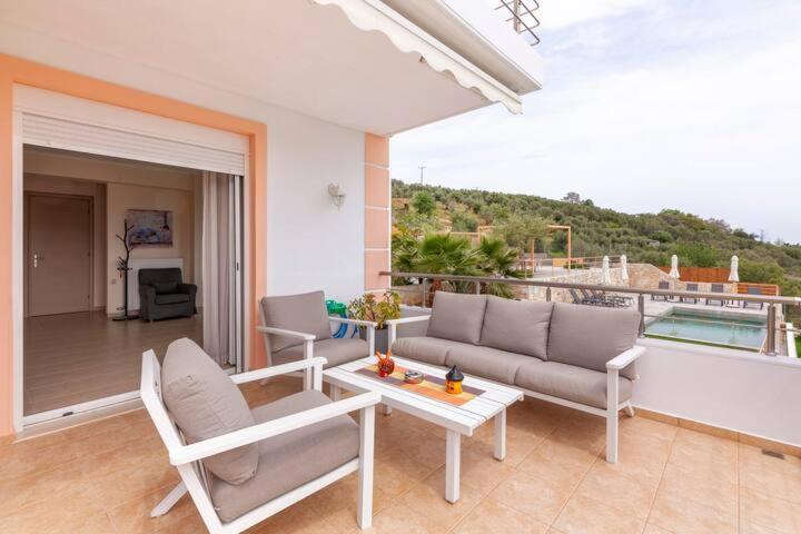 Villa Oasis Galatás Extérieur photo