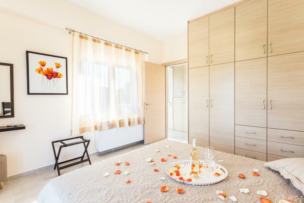 Villa Oasis Galatás Extérieur photo