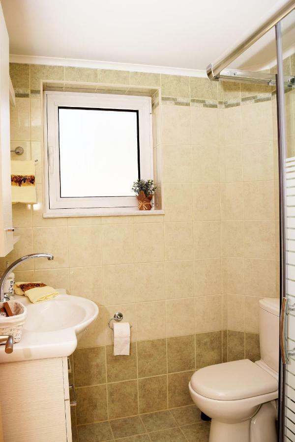 Villa Oasis Galatás Extérieur photo